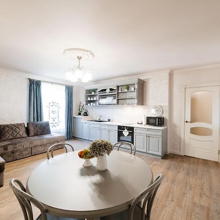Lux Apartment On Duhnovicha Street .Free Parking. อุชโฮรอด ภายนอก รูปภาพ