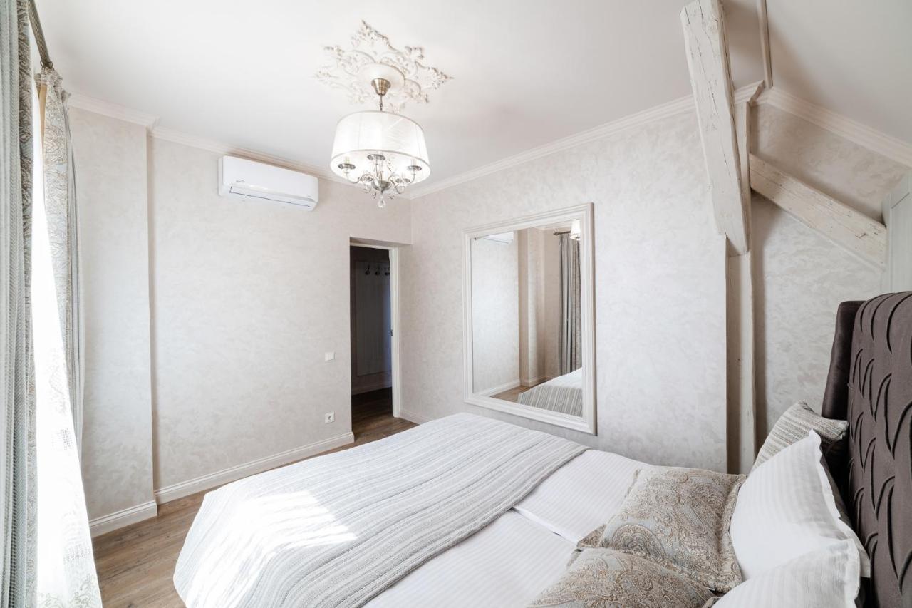 Lux Apartment On Duhnovicha Street .Free Parking. อุชโฮรอด ภายนอก รูปภาพ