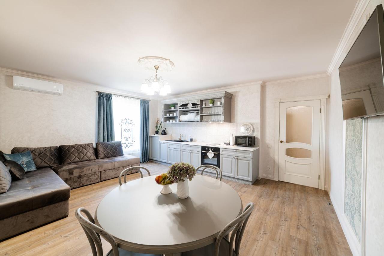 Lux Apartment On Duhnovicha Street .Free Parking. อุชโฮรอด ภายนอก รูปภาพ