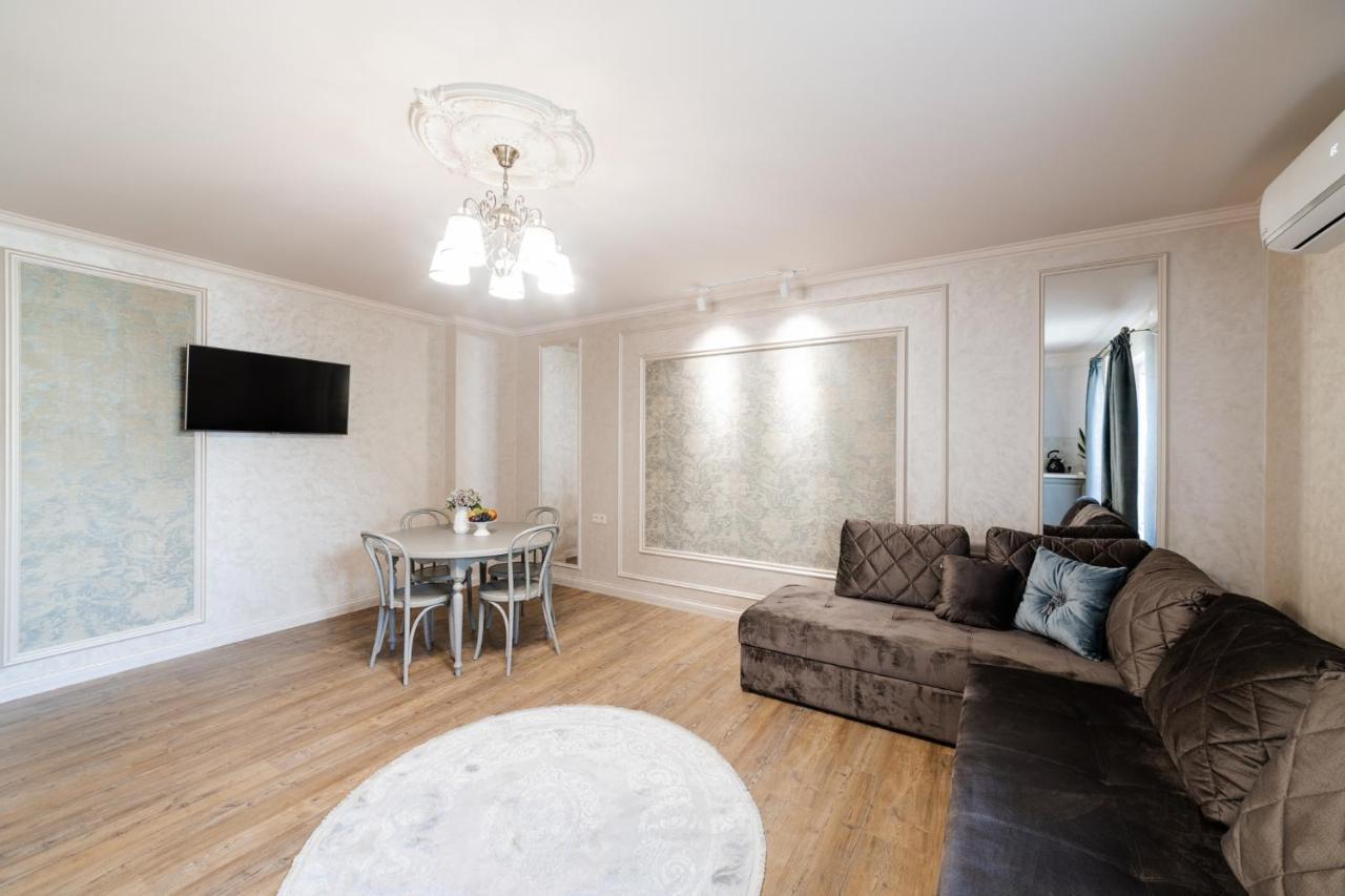 Lux Apartment On Duhnovicha Street .Free Parking. อุชโฮรอด ภายนอก รูปภาพ