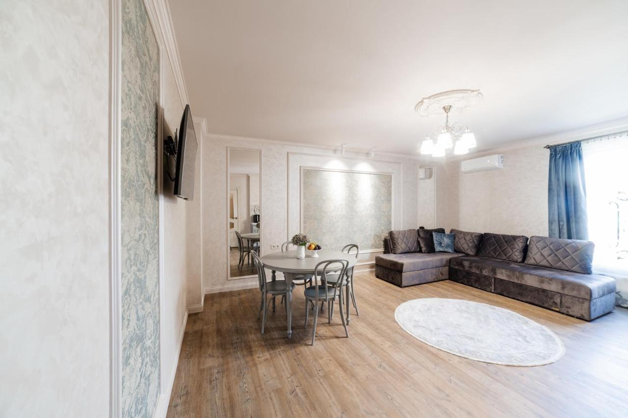 Lux Apartment On Duhnovicha Street .Free Parking. อุชโฮรอด ภายนอก รูปภาพ