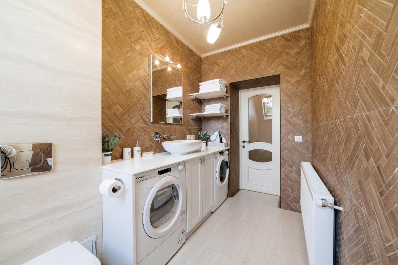 Lux Apartment On Duhnovicha Street .Free Parking. อุชโฮรอด ภายนอก รูปภาพ