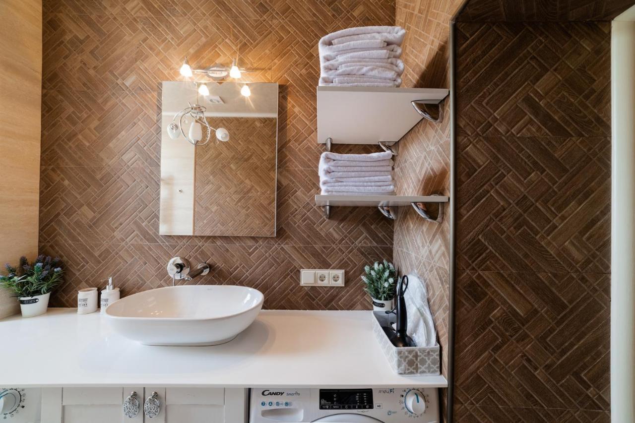 Lux Apartment On Duhnovicha Street .Free Parking. อุชโฮรอด ภายนอก รูปภาพ